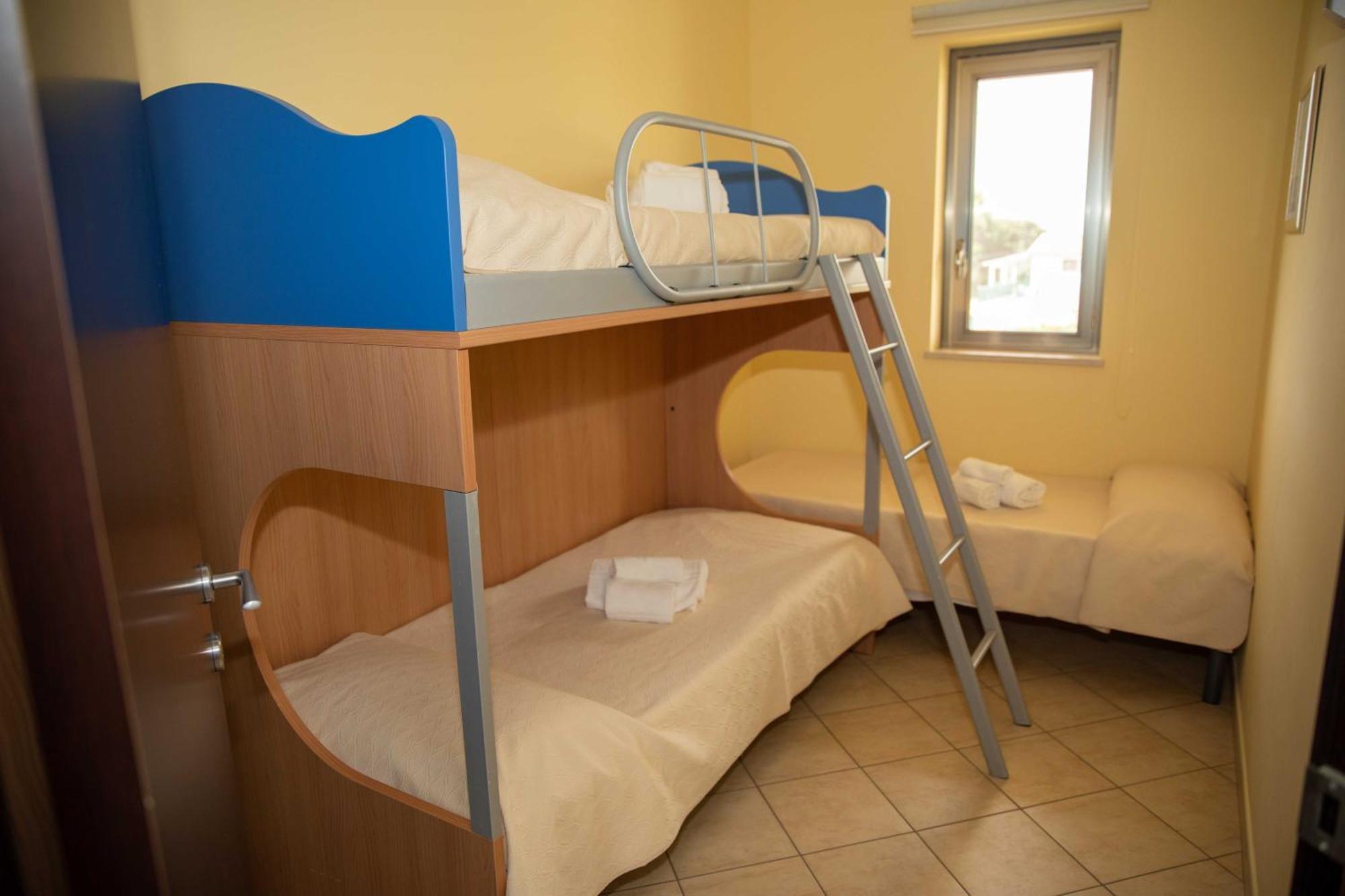 Villa Libeccio Appartment With Shared Swimming Pool, At 200 Meters From The Beach, Solarium And Private Parking Авола Экстерьер фото