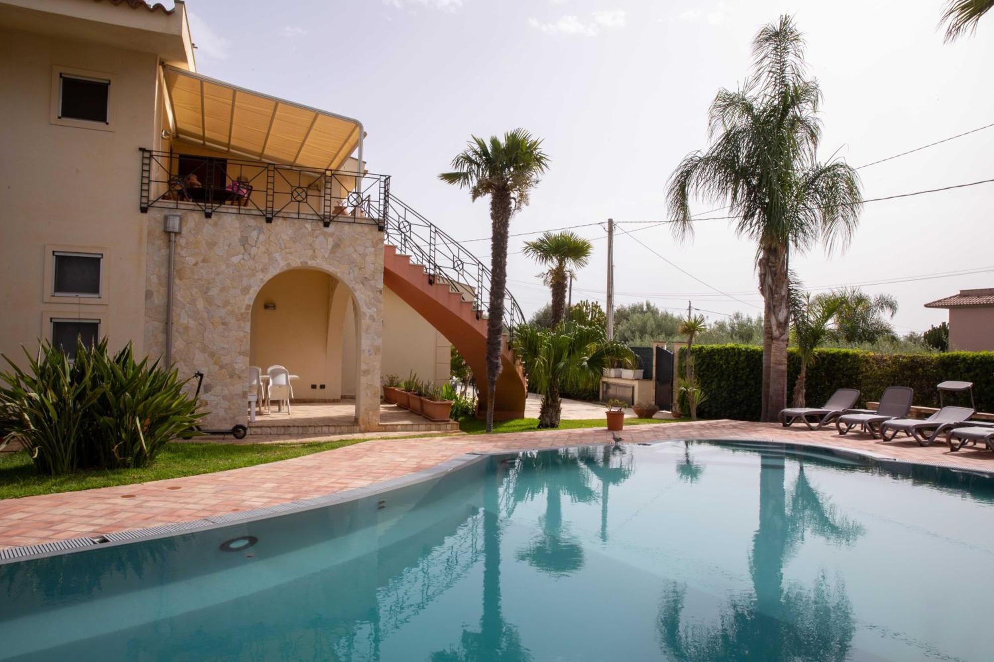 Villa Libeccio Appartment With Shared Swimming Pool, At 200 Meters From The Beach, Solarium And Private Parking Авола Экстерьер фото