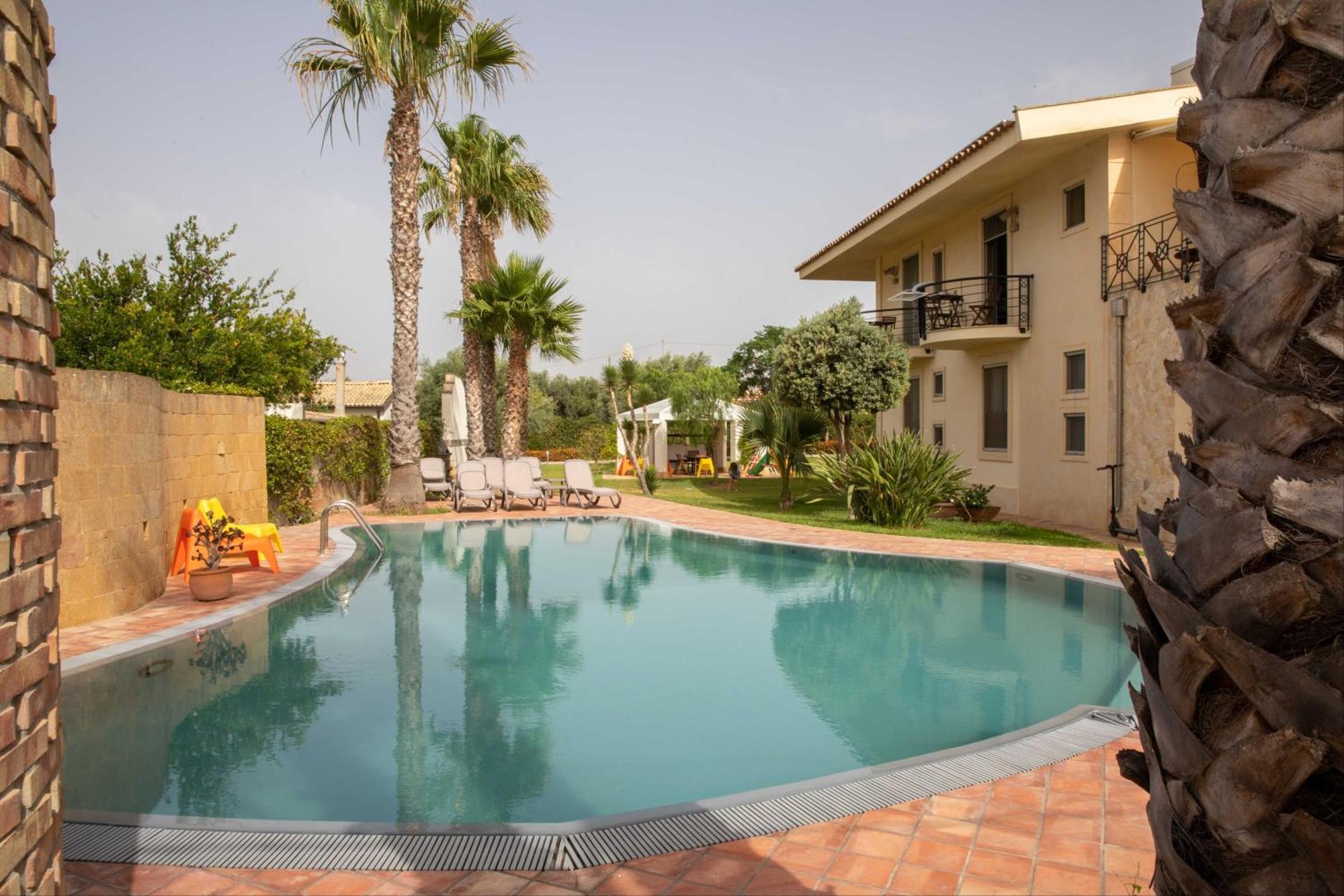 Villa Libeccio Appartment With Shared Swimming Pool, At 200 Meters From The Beach, Solarium And Private Parking Авола Экстерьер фото