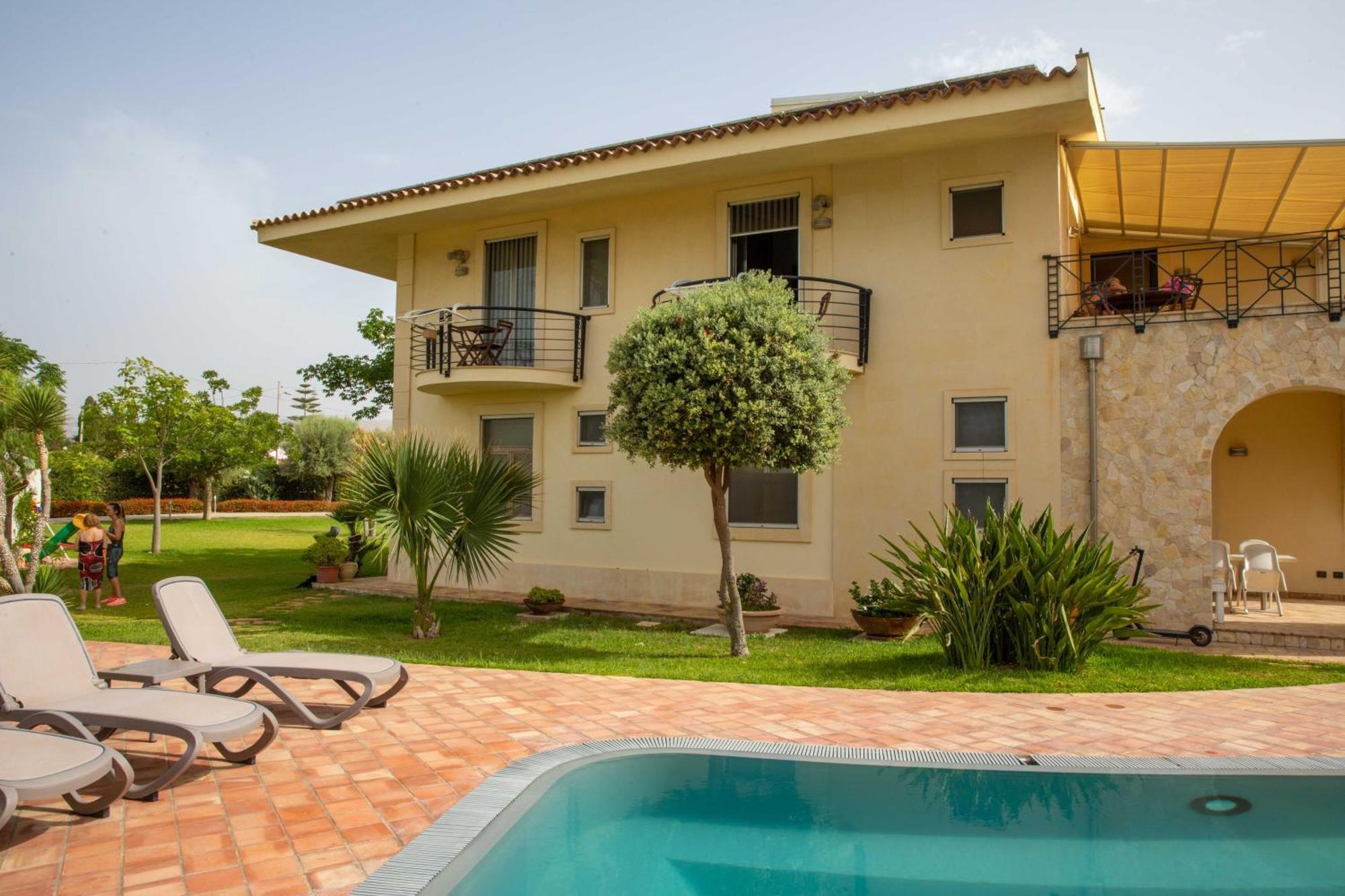 Villa Libeccio Appartment With Shared Swimming Pool, At 200 Meters From The Beach, Solarium And Private Parking Авола Экстерьер фото