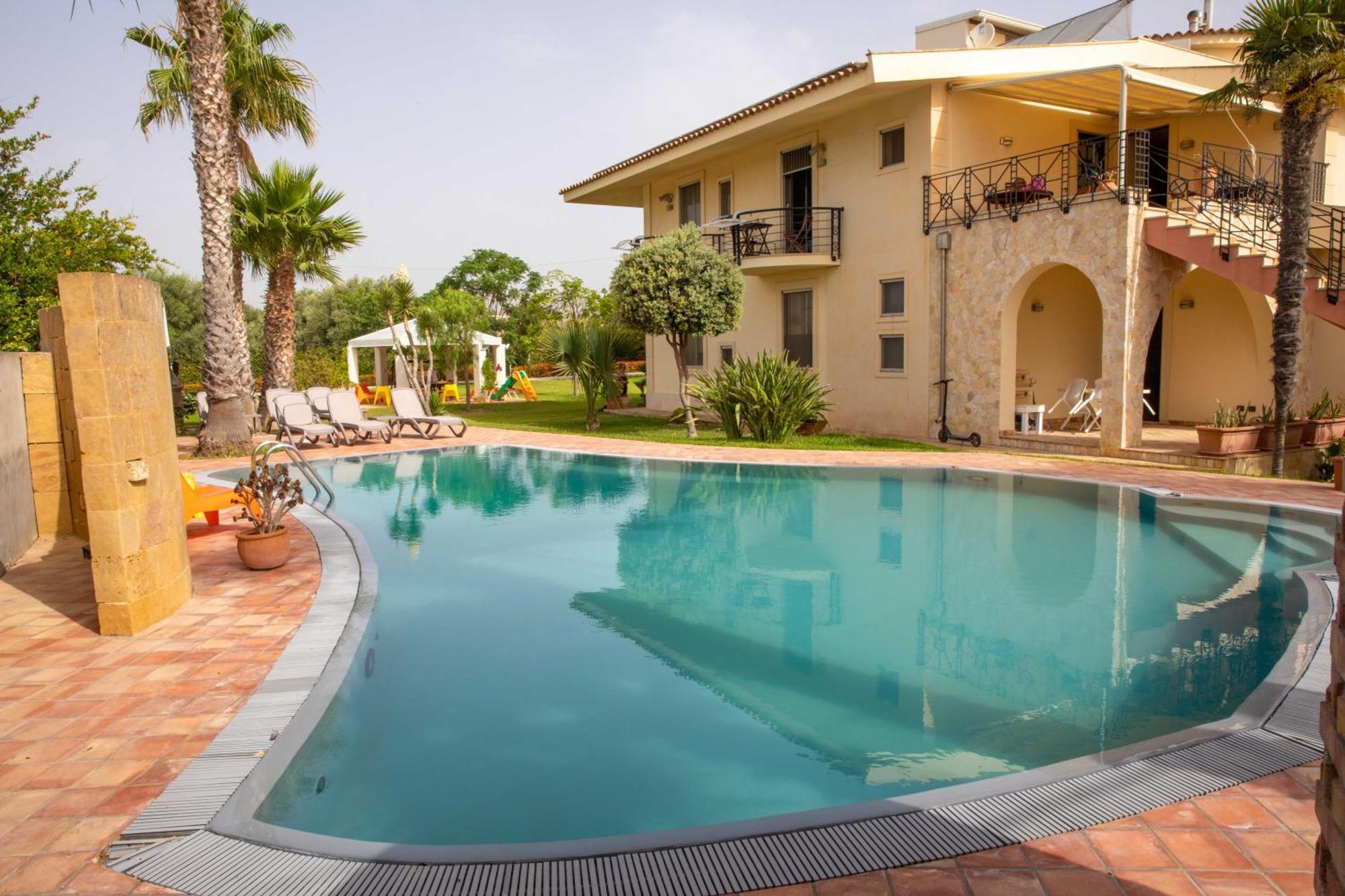 Villa Libeccio Appartment With Shared Swimming Pool, At 200 Meters From The Beach, Solarium And Private Parking Авола Экстерьер фото