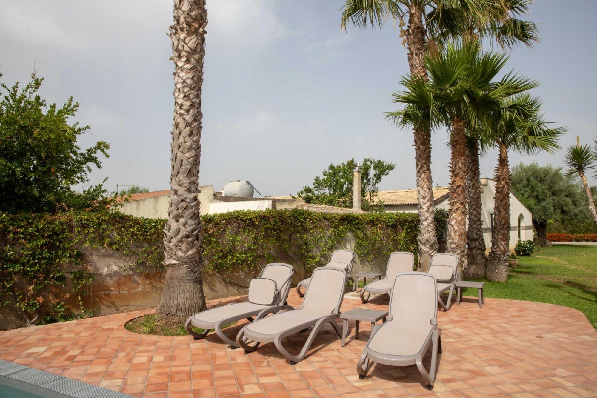 Villa Libeccio Appartment With Shared Swimming Pool, At 200 Meters From The Beach, Solarium And Private Parking Авола Экстерьер фото