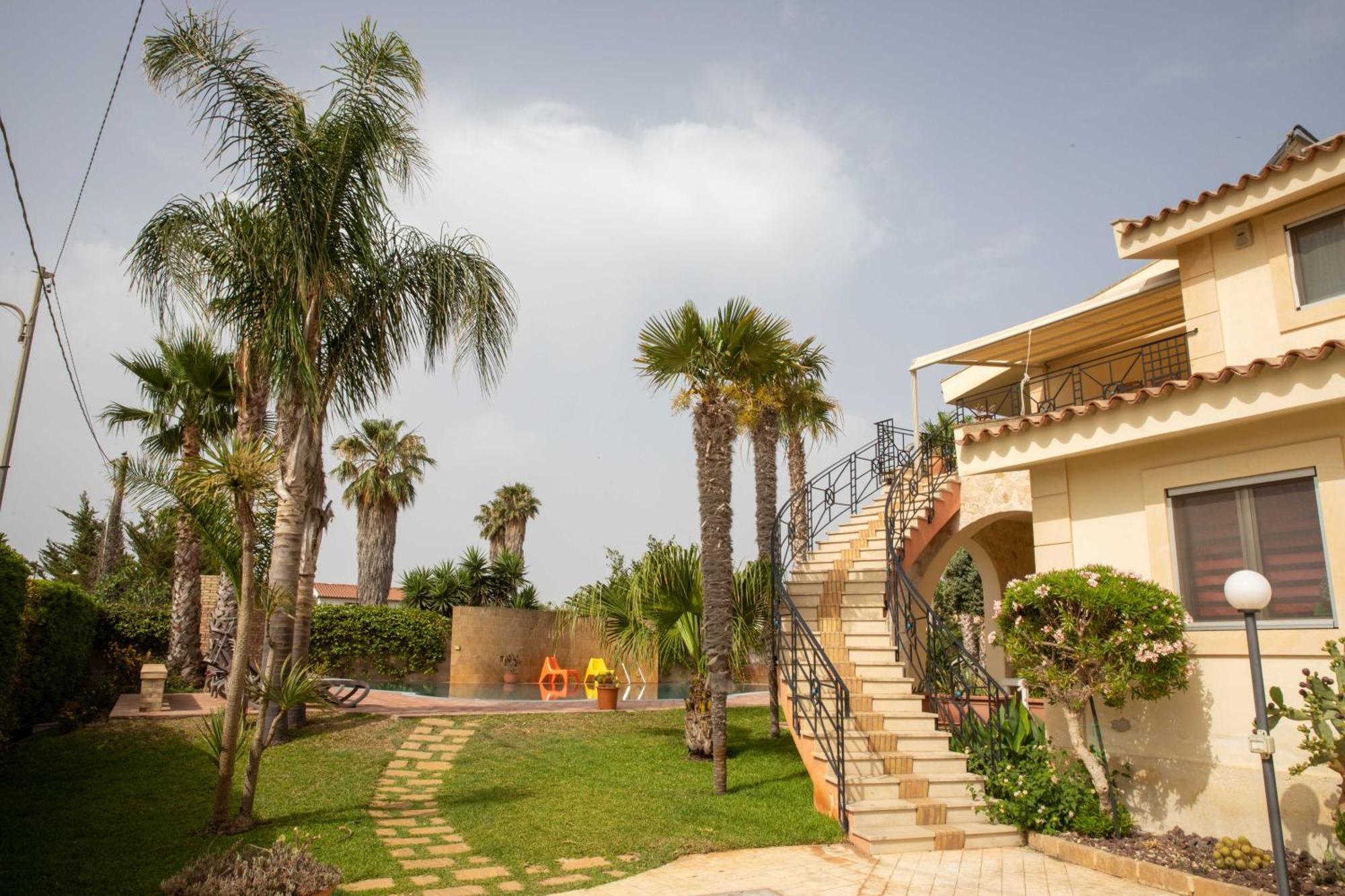 Villa Libeccio Appartment With Shared Swimming Pool, At 200 Meters From The Beach, Solarium And Private Parking Авола Экстерьер фото